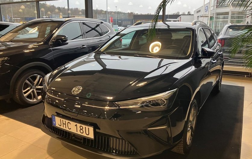 MG 5 5 5 luxury 61 kwh grey interior 2022