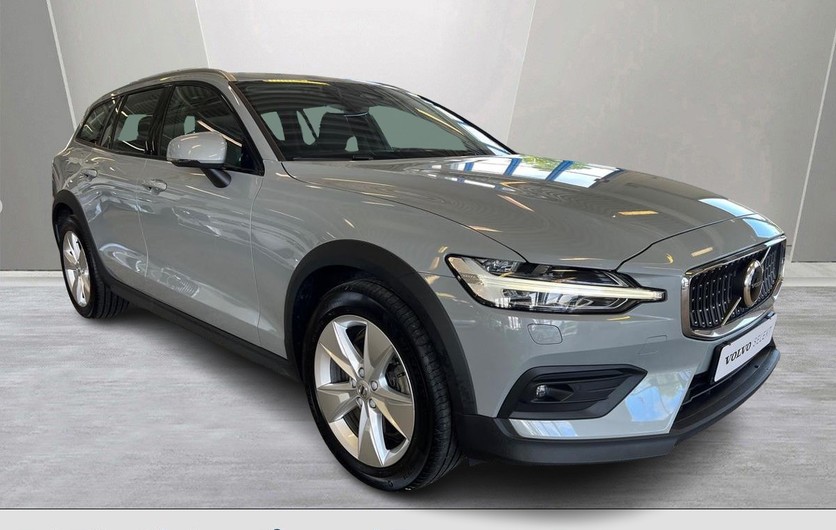 Volvo V60 Cross Country B4 AWD Diesel Core, Klimatpaket, Ljuspaket, Dragkrok Halvautomatisk, Apple CarPlay, Google Maps 2024