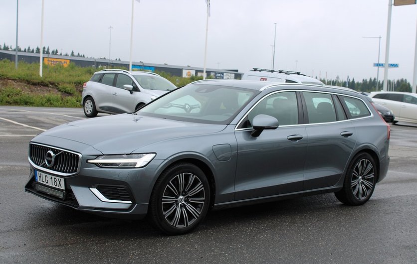 Volvo V60 Recharge T6 AWD Geartronic Momentum Euro 6 2021