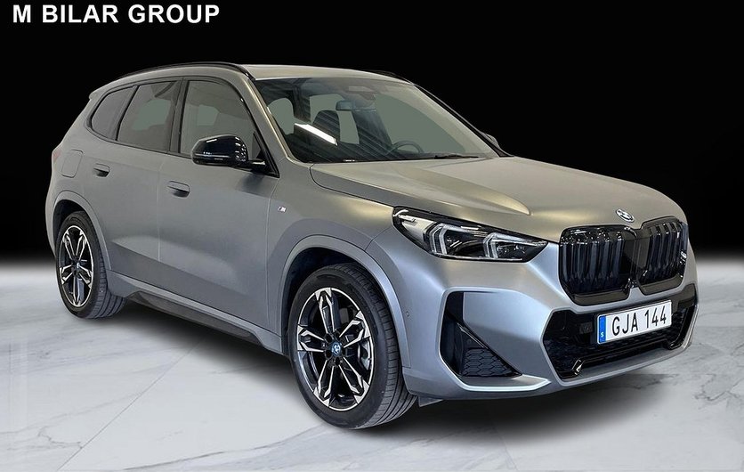 BMW iX1 xDrive 30 Frozen grey Innovation 2023