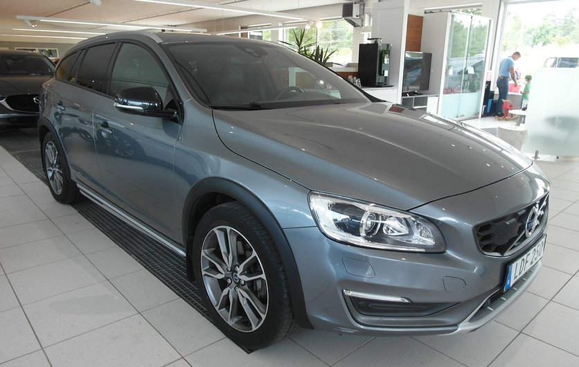 Volvo V60 Cross Country D4 Geartronic Summum BE PRO 2016