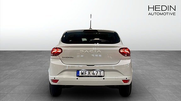 Vehicle Image 7