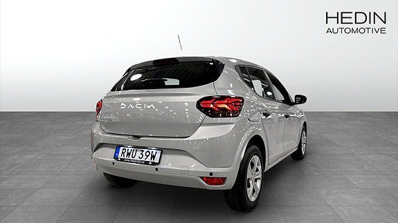 Vehicle Image 5