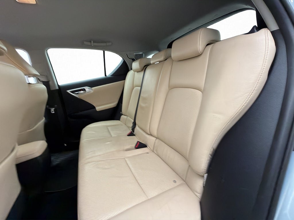 Vehicle Image 11