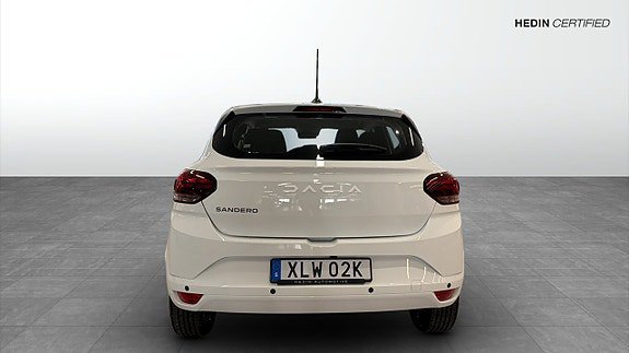 Vehicle Image 6