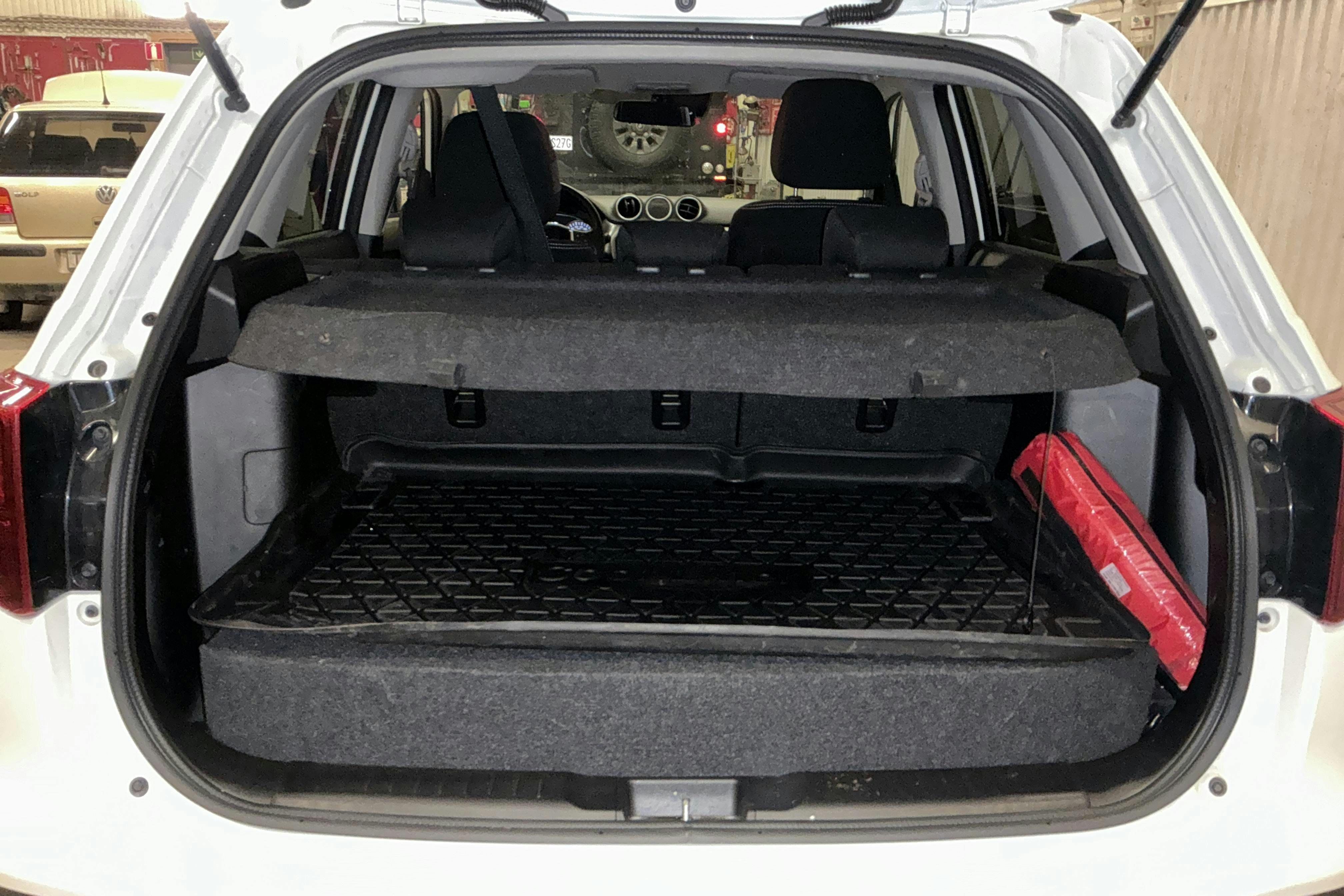 Vehicle Image 7