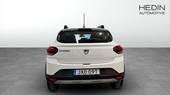 Vehicle Image 6