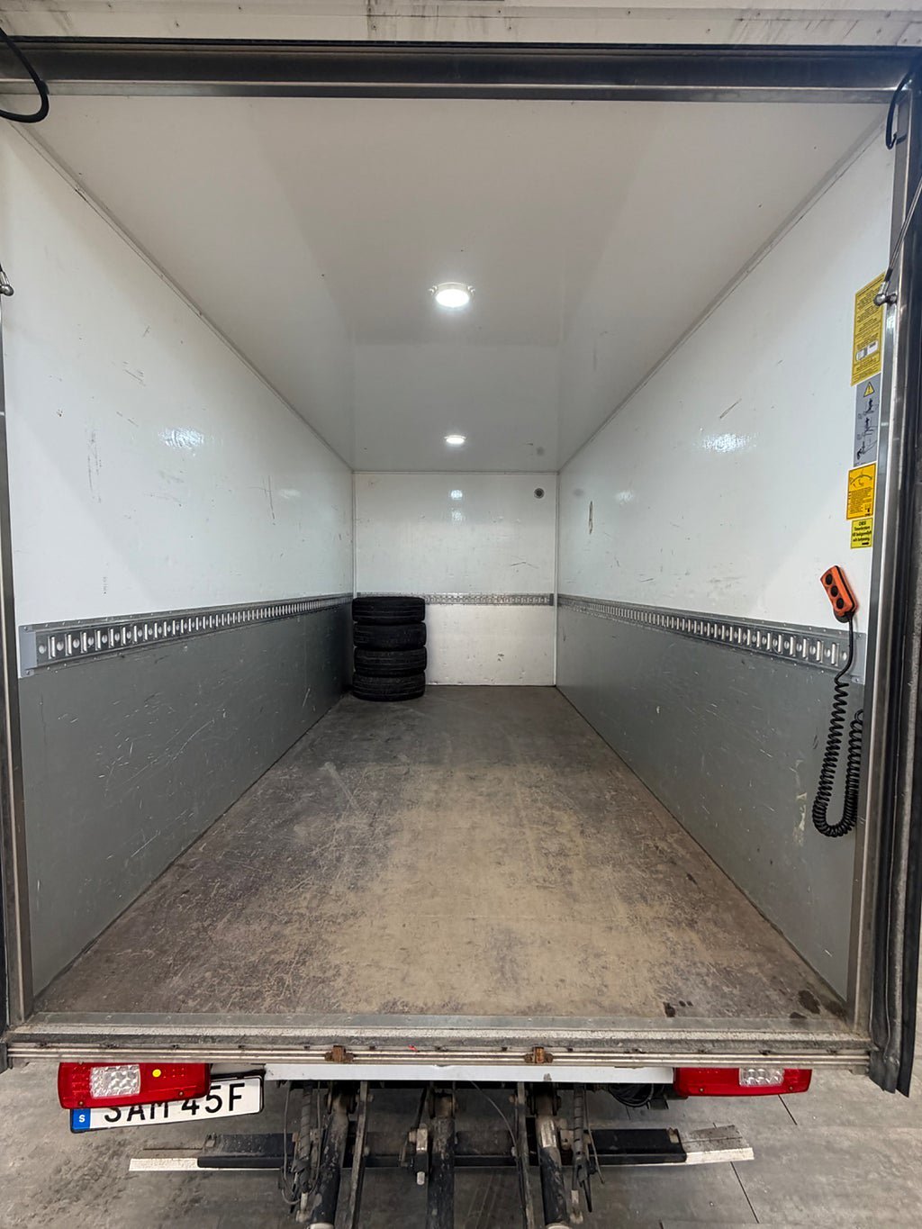 Vehicle Image 9