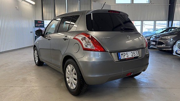 Vehicle Image 6