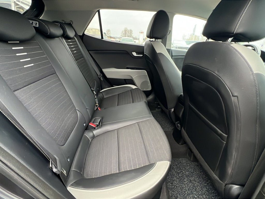 Vehicle Image 15