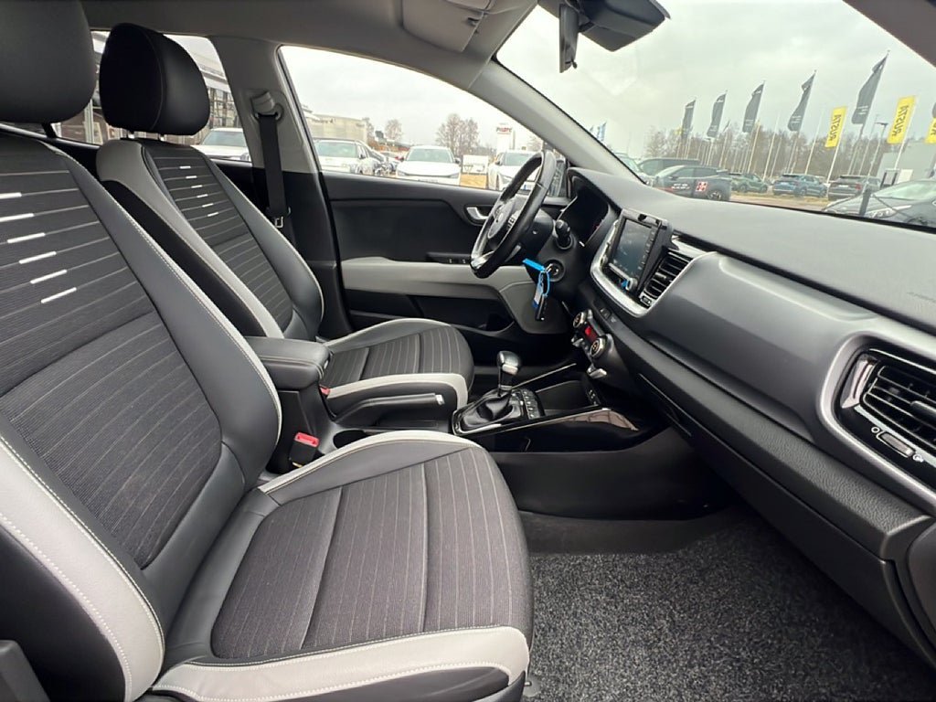 Vehicle Image 16