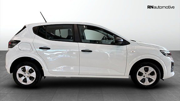 Vehicle Image 6