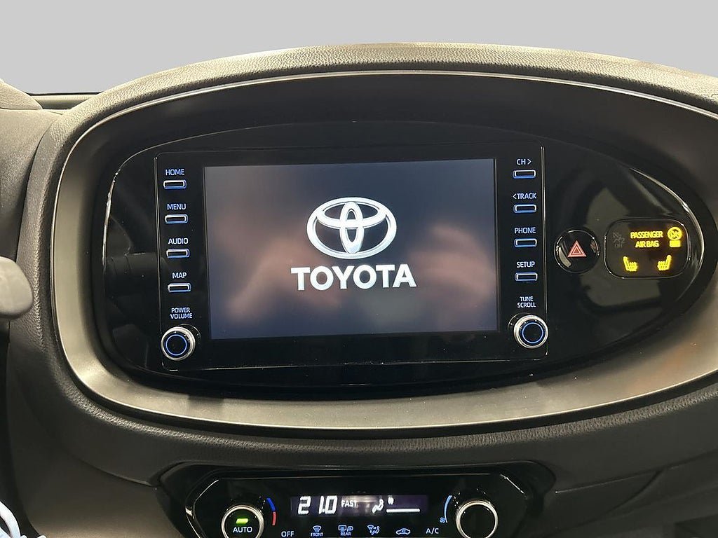 Vehicle Image 16