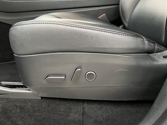 Vehicle Image 27