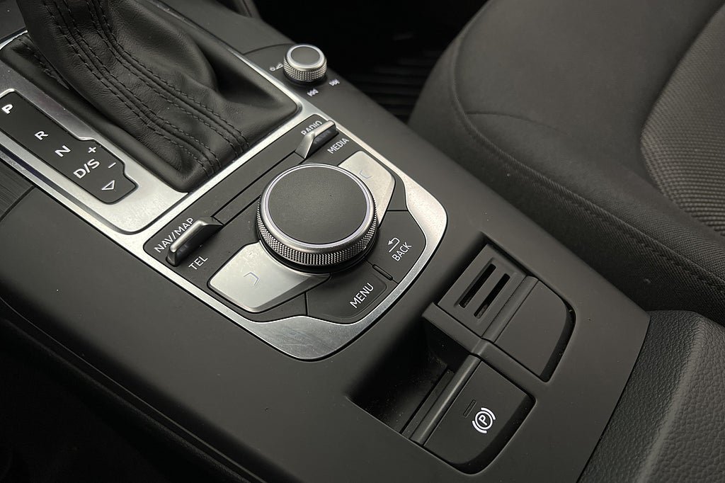 Vehicle Image 18