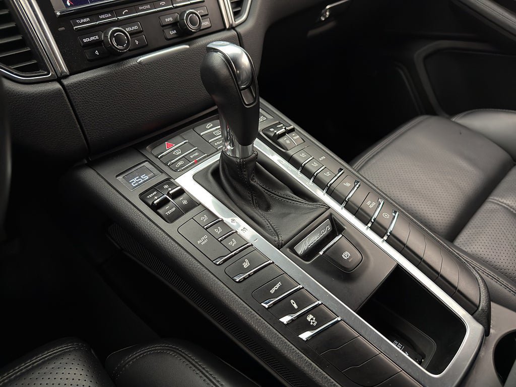 Vehicle Image 27