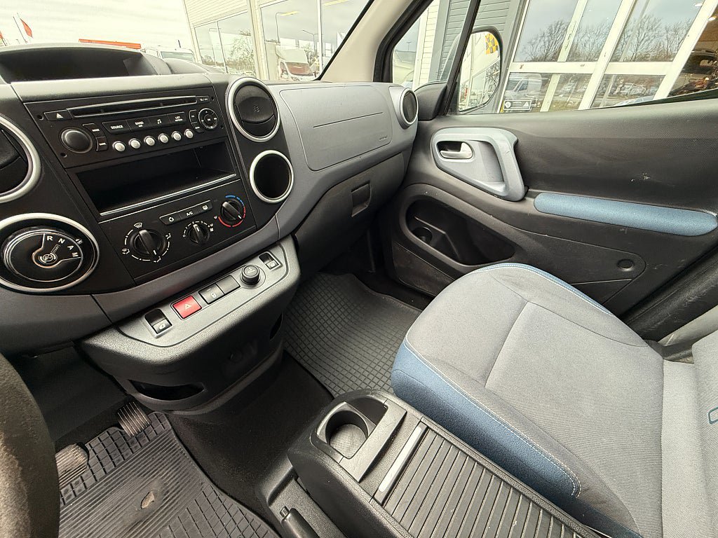 Vehicle Image 11