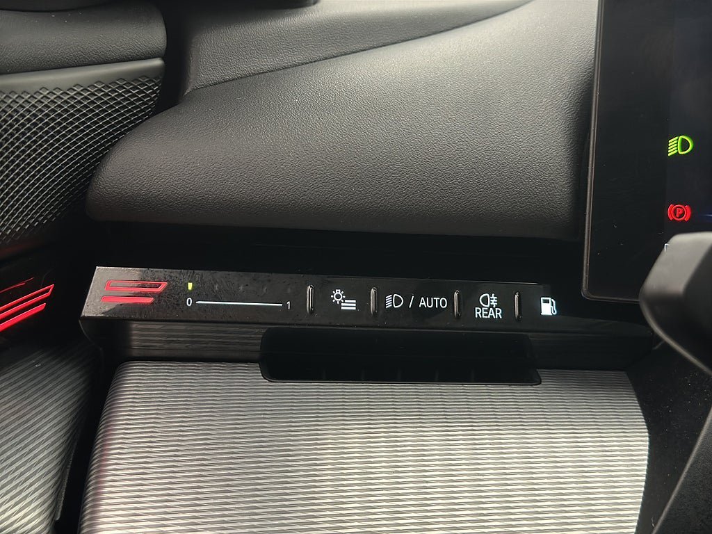 Vehicle Image 23