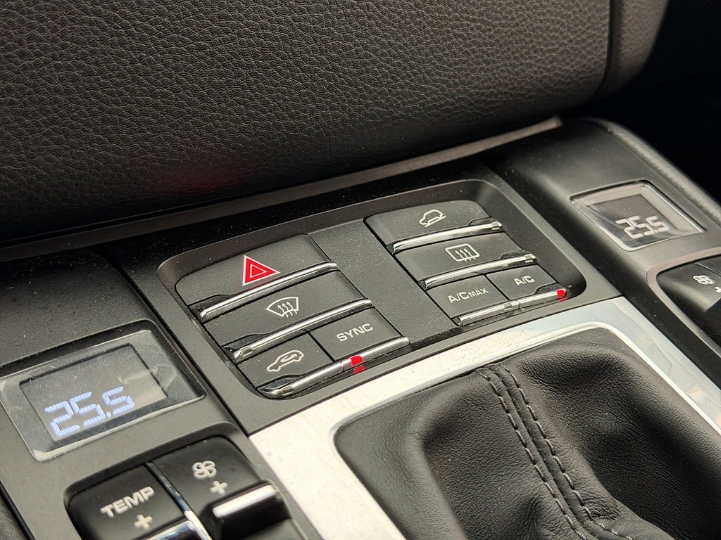 Vehicle Image 32