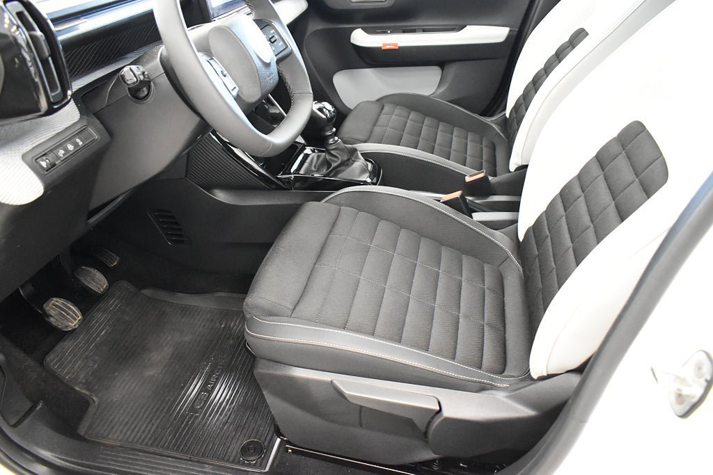 Vehicle Image 12