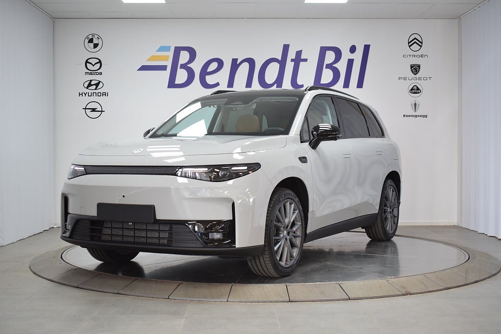Vehicle Image 6