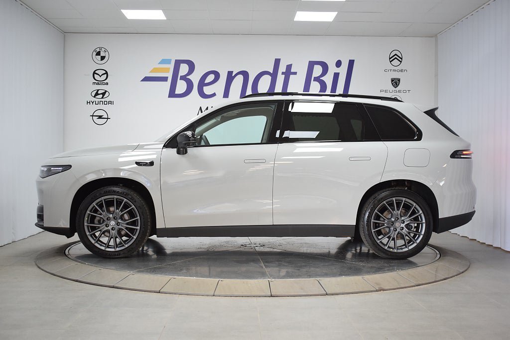 Vehicle Image 7