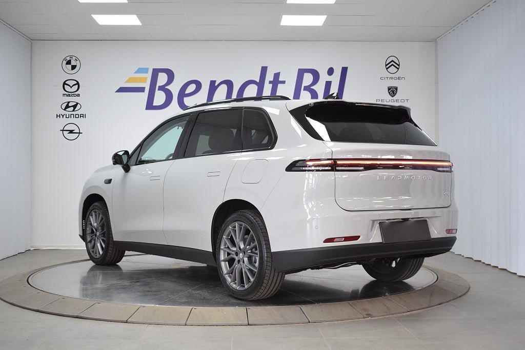 Vehicle Image 9