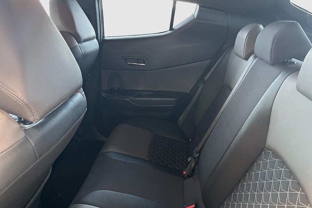 Vehicle Image 9