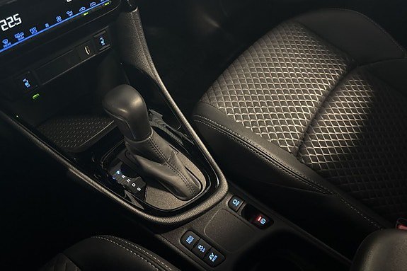 Vehicle Image 16