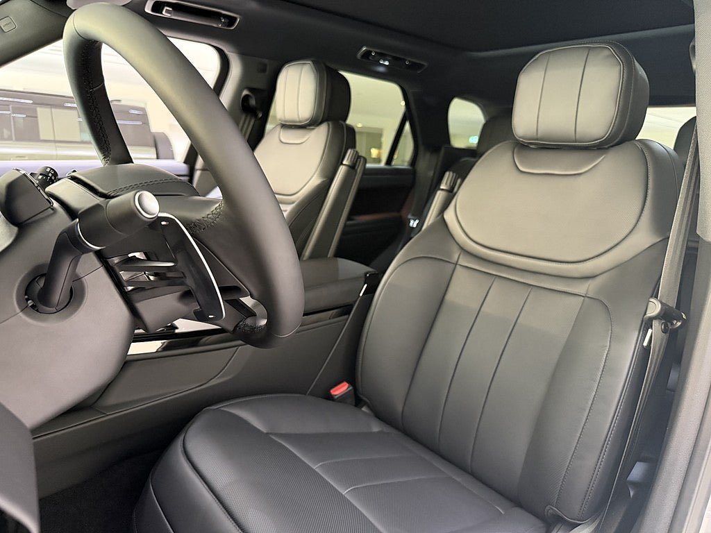 Vehicle Image 10