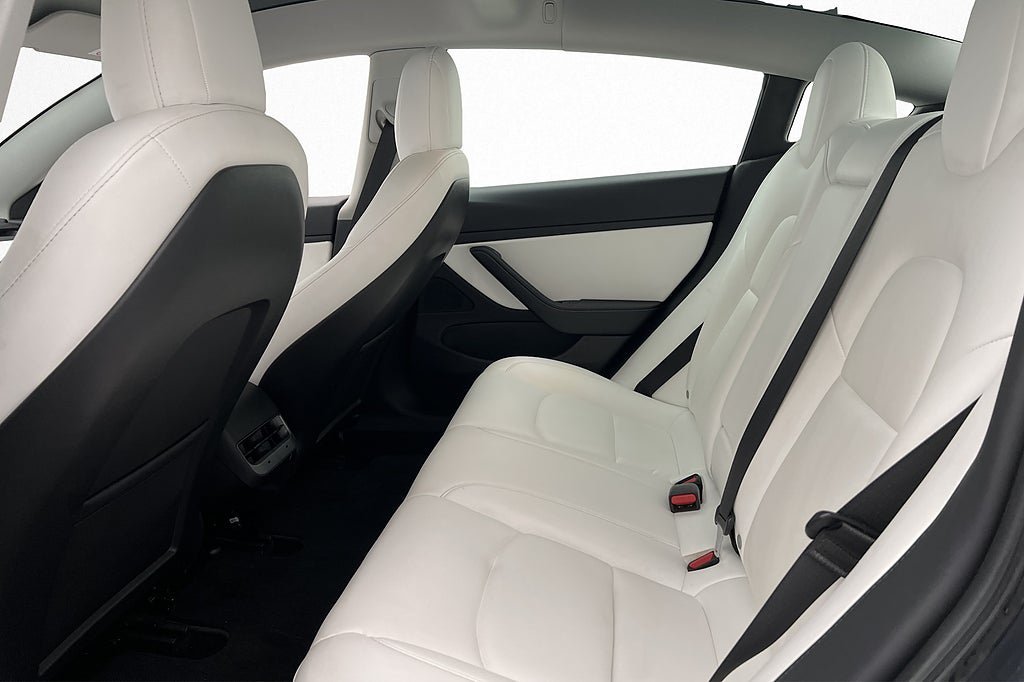 Vehicle Image 33