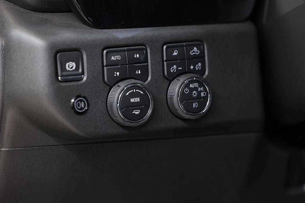 Vehicle Image 24
