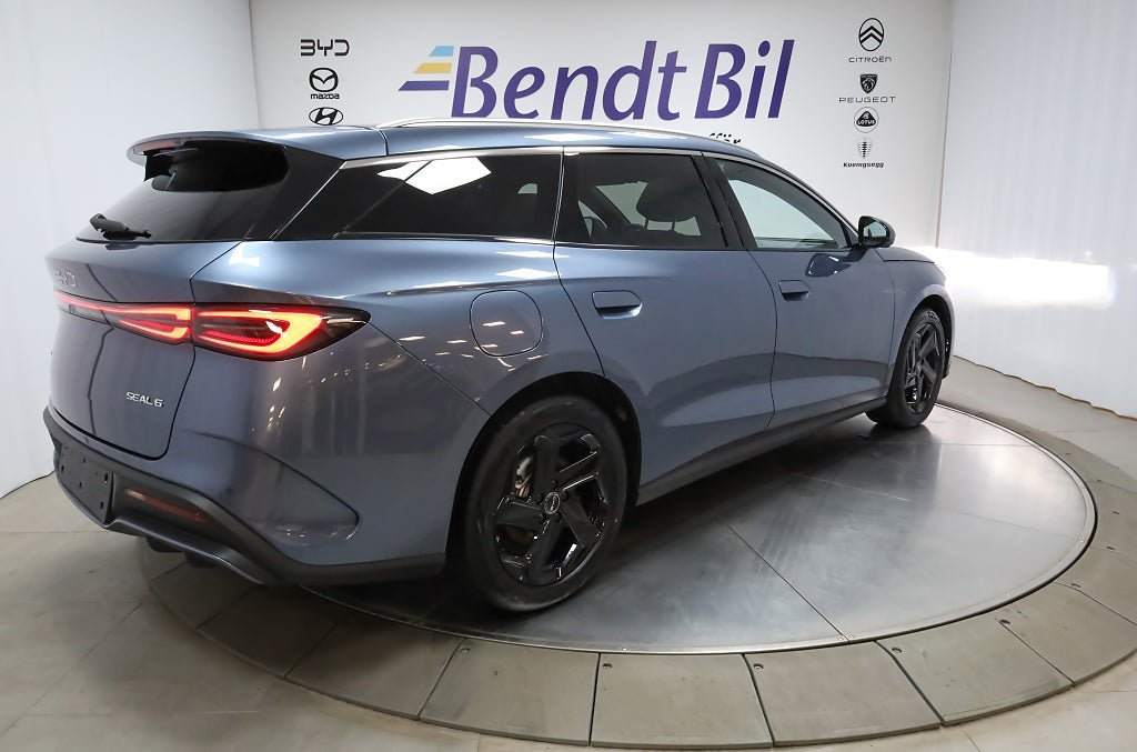 Vehicle Image 9