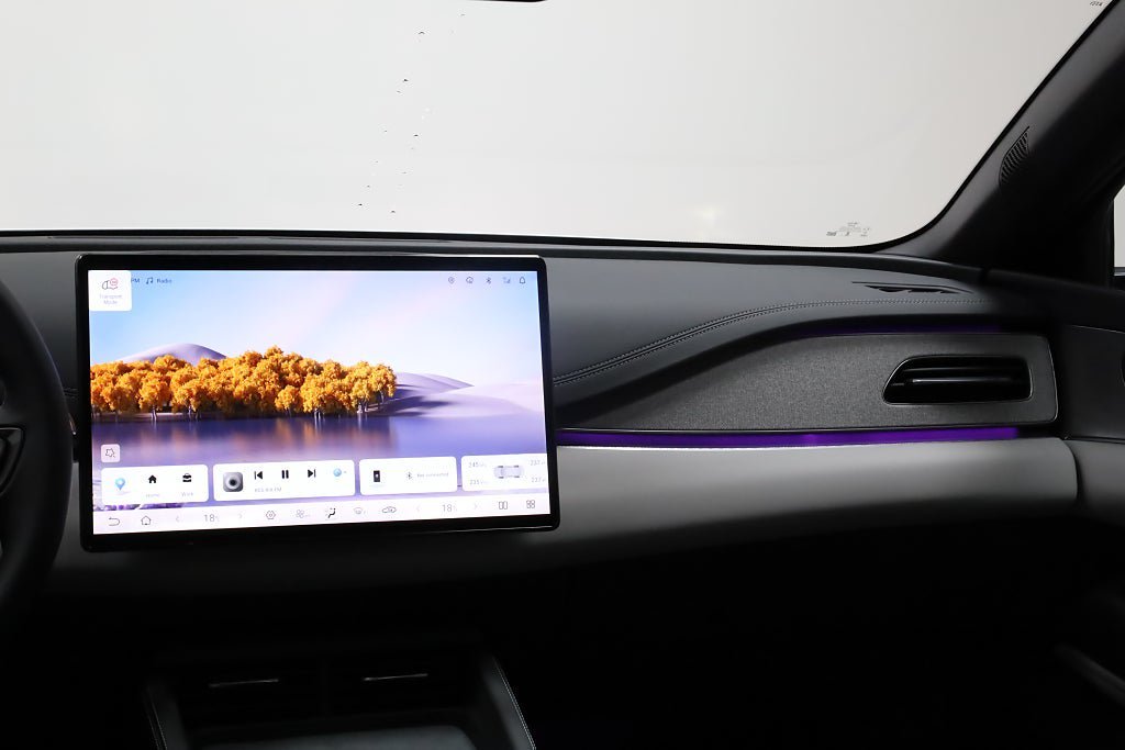 Vehicle Image 12
