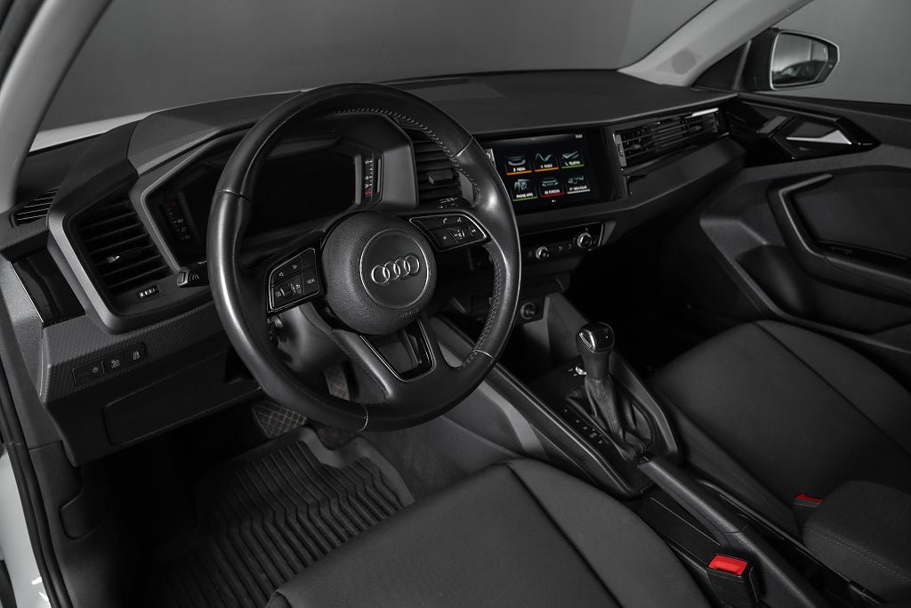 Vehicle Image 10