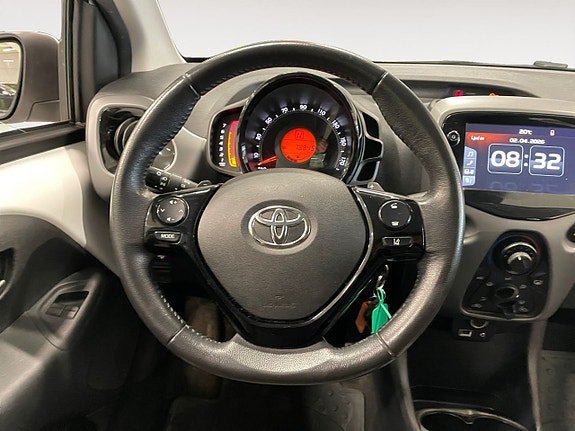 Vehicle Image 11