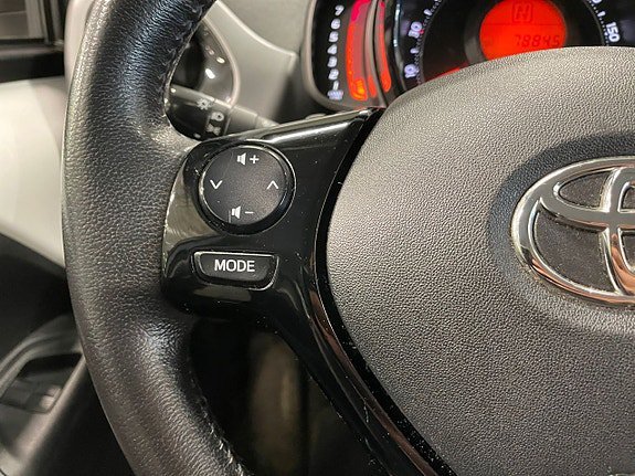 Vehicle Image 17