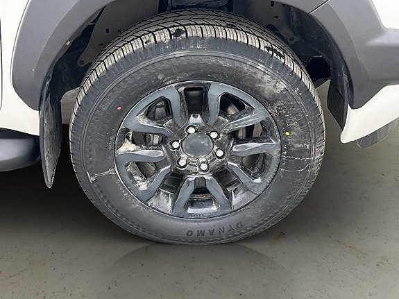 Vehicle Image 32