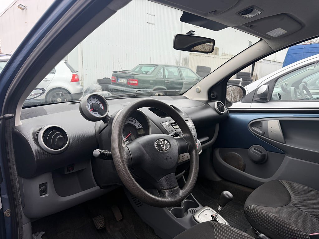 Vehicle Image 12