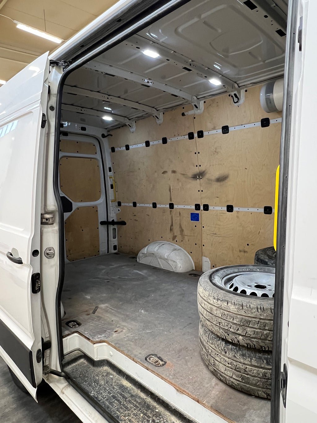 Vehicle Image 6