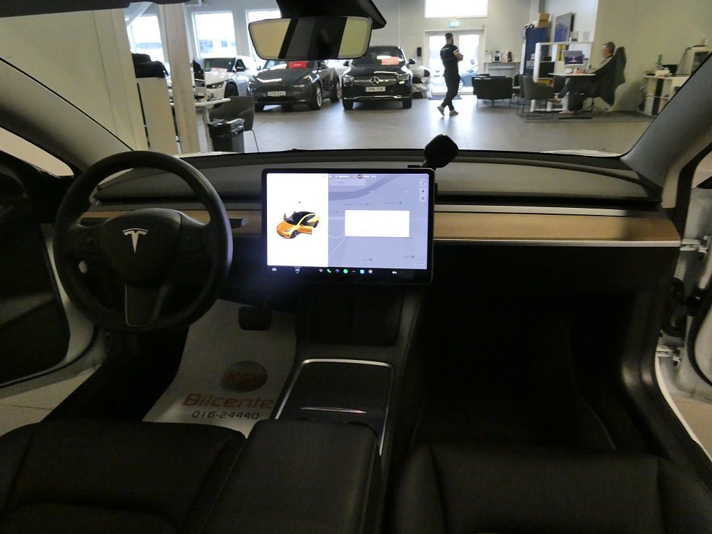 Vehicle Image 13