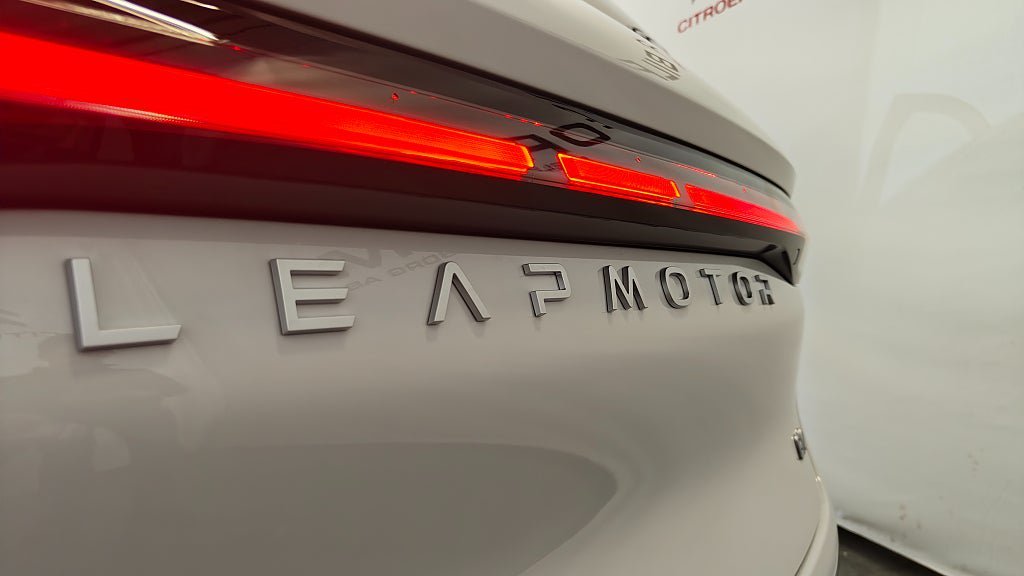 Vehicle Image 10
