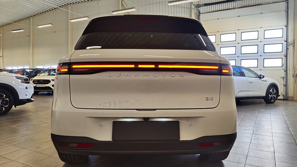 Vehicle Image 11