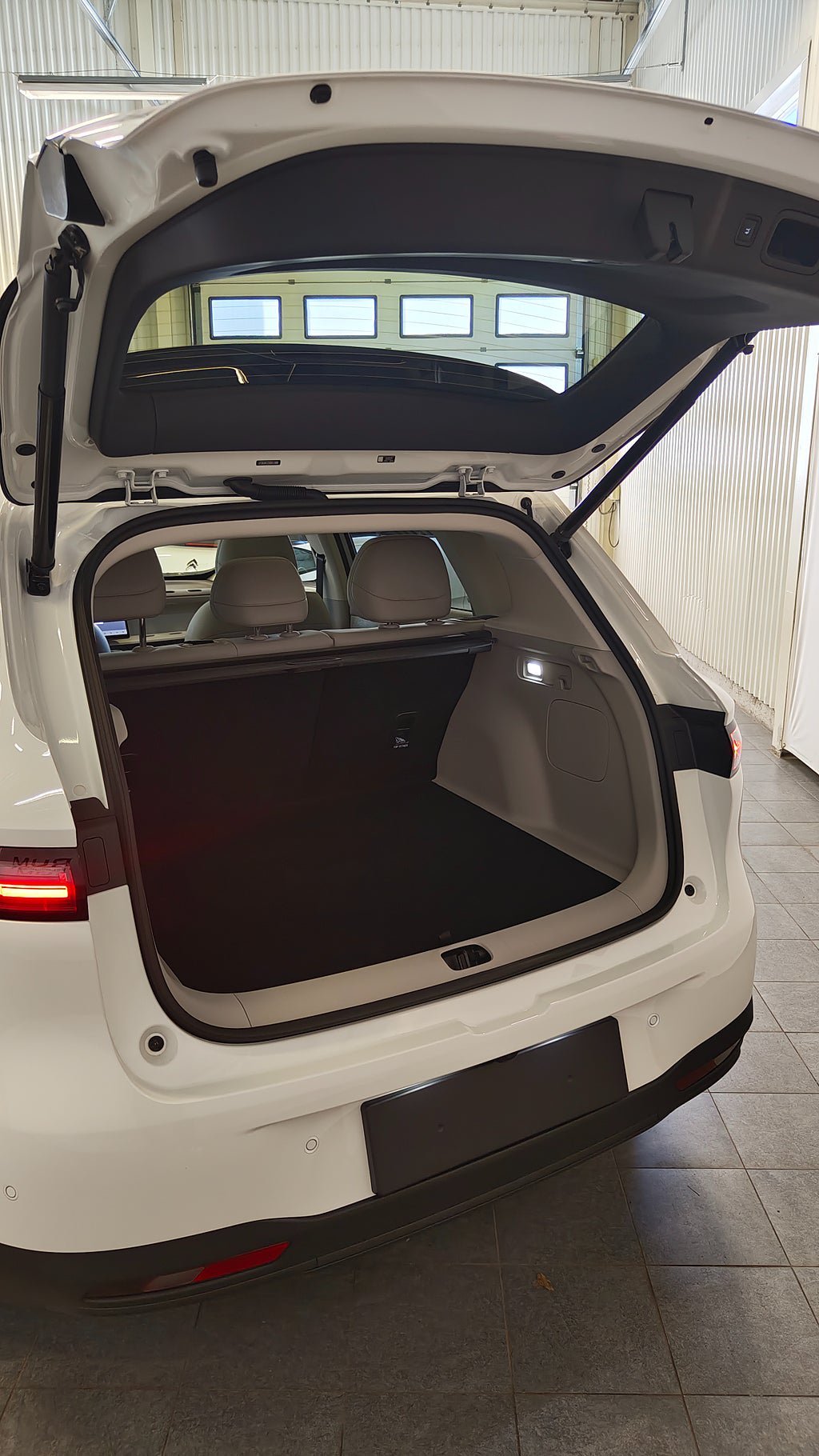 Vehicle Image 13