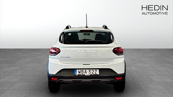 Vehicle Image 7