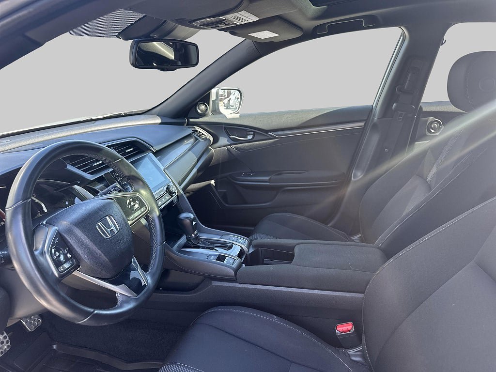 Vehicle Image 11