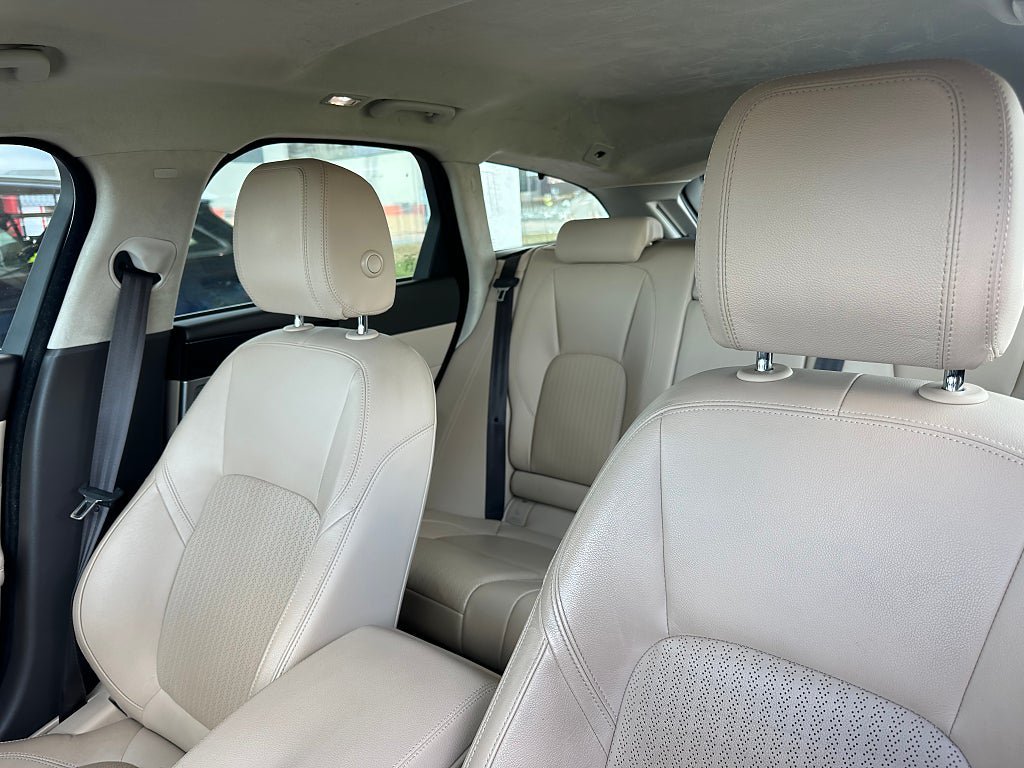 Vehicle Image 23