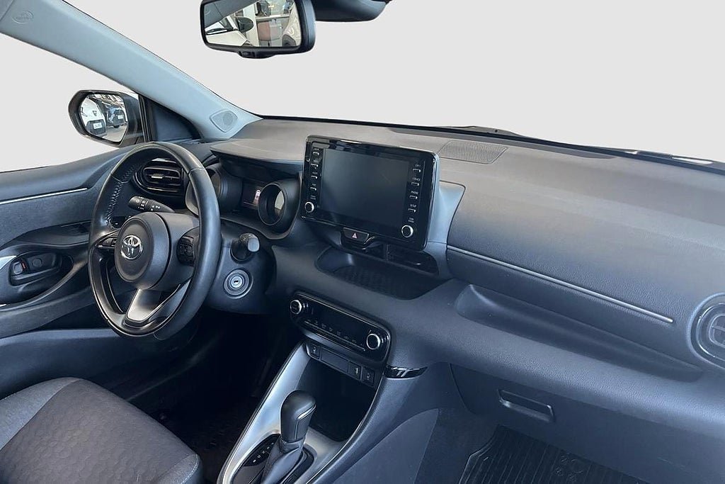 Vehicle Image 9