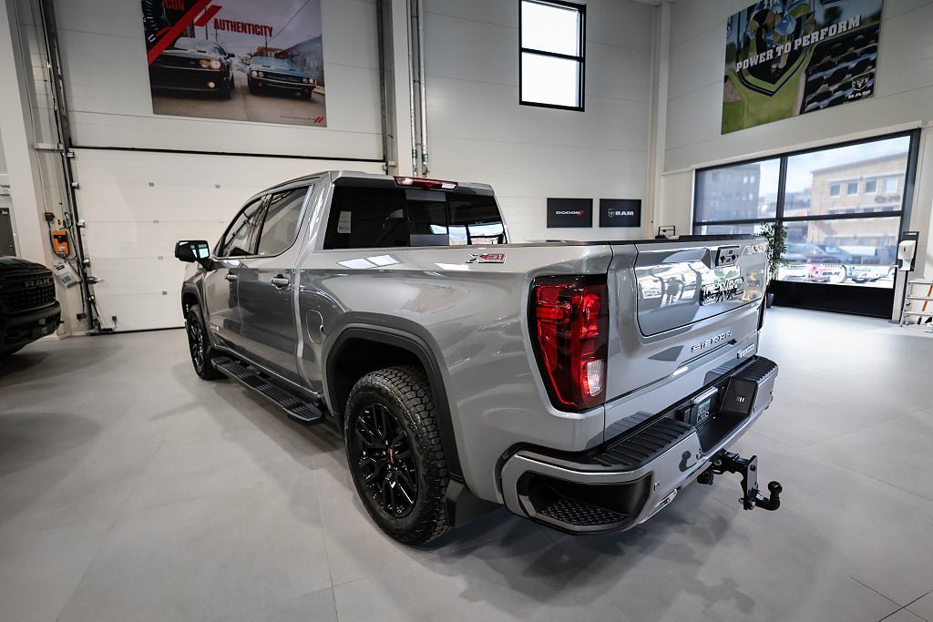 Vehicle Image 4