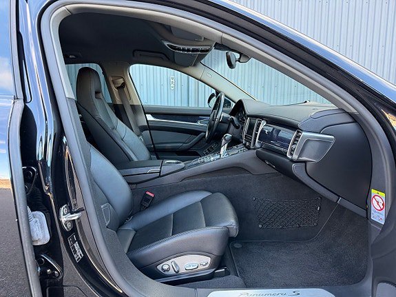 Vehicle Image 28